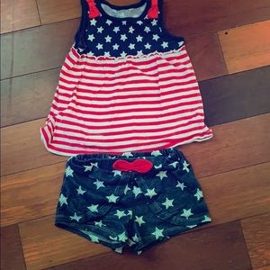 Adorable 4th of July outfit!! 💙❤️❣️